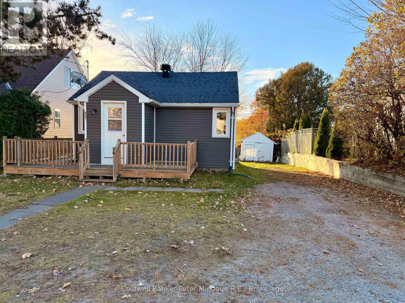 993 BEATTIE STREET Property Photo 1