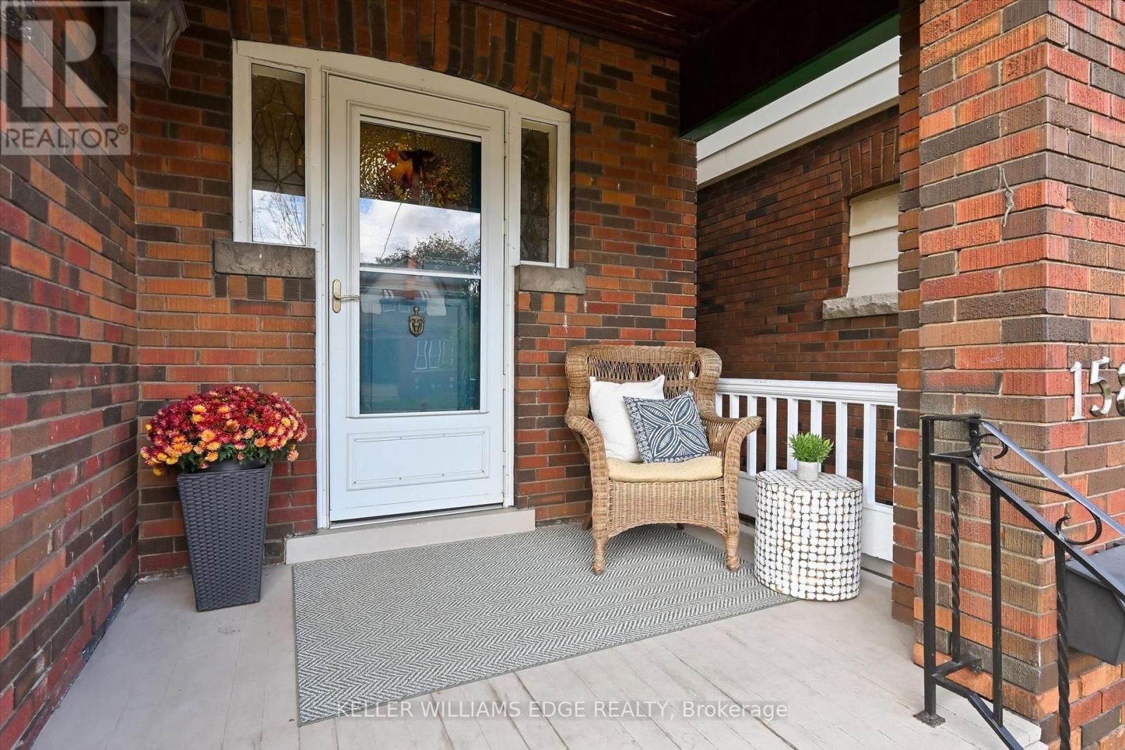 158 London Street S Property Photo 4