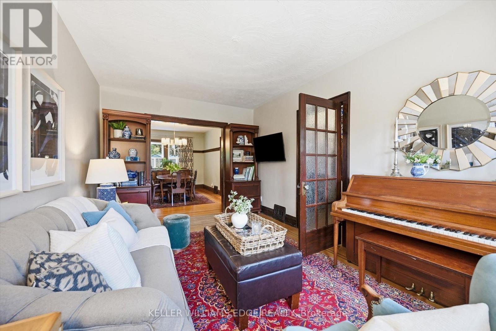 158 London Street S Property Photo 10