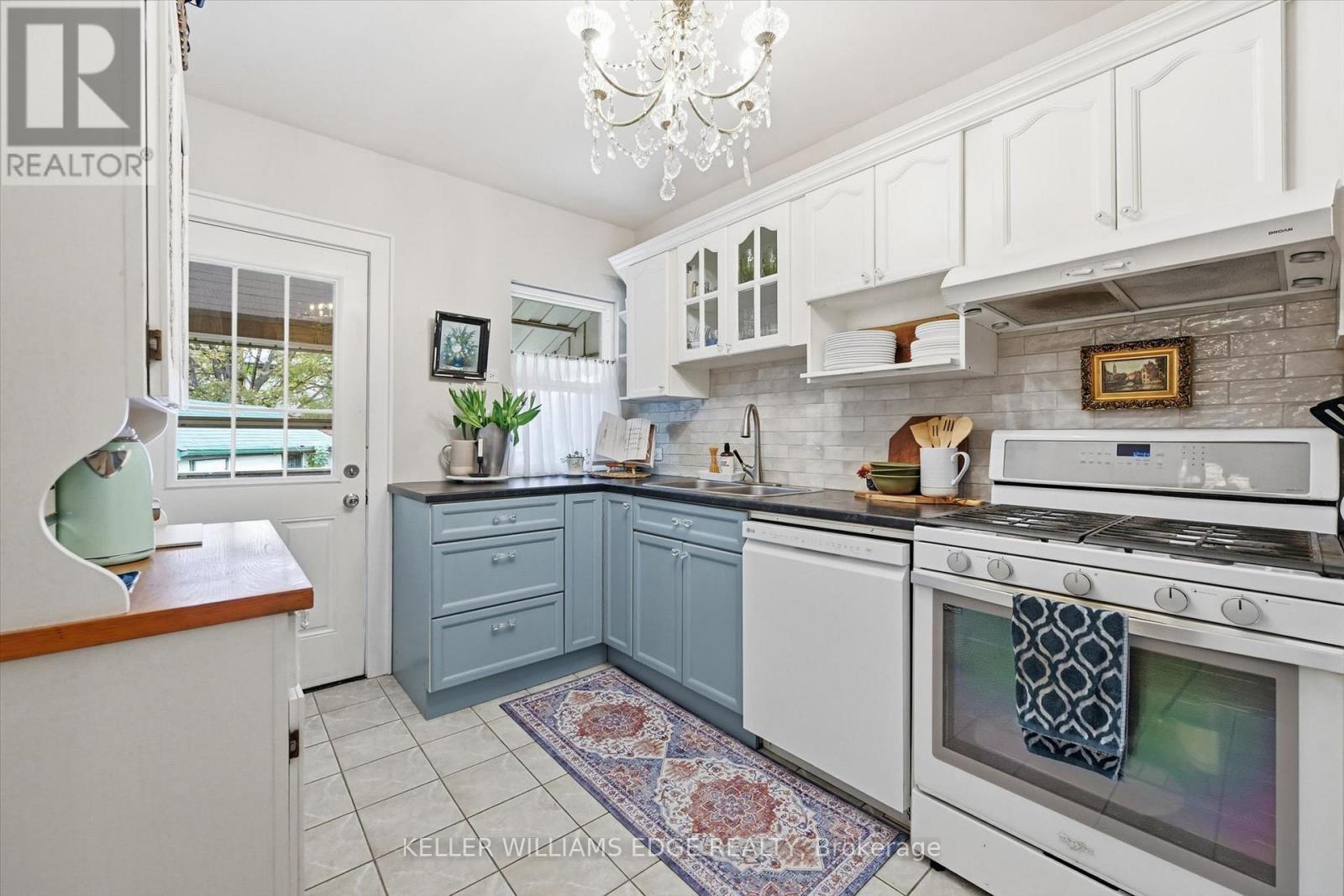 158 London Street S Property Photo 15