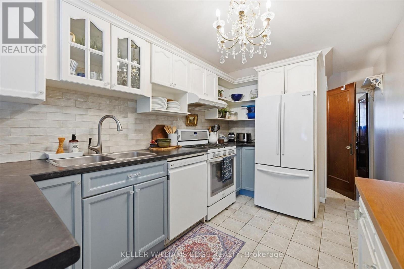 158 London Street S Property Photo 17