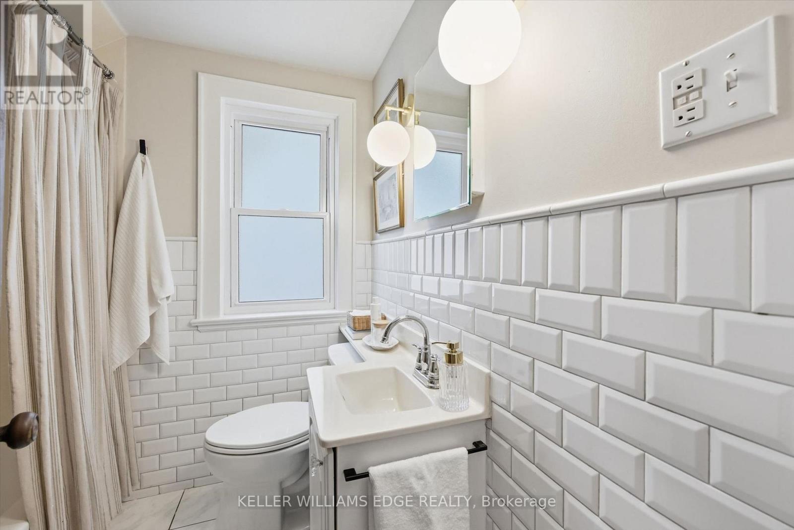 158 London Street S Property Photo 25