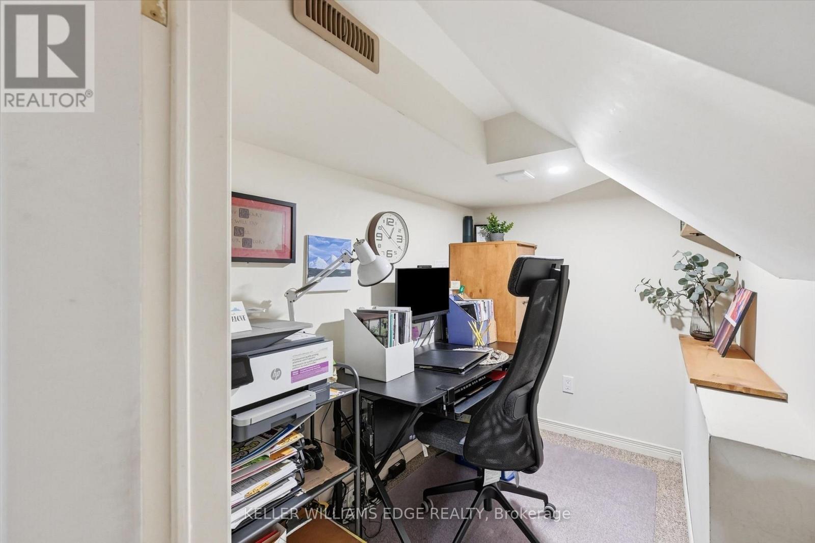 158 London Street S Property Photo 30