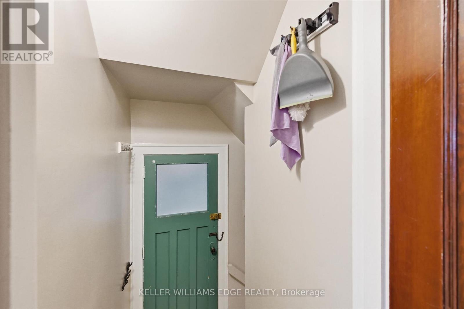 158 London Street S Property Photo 35