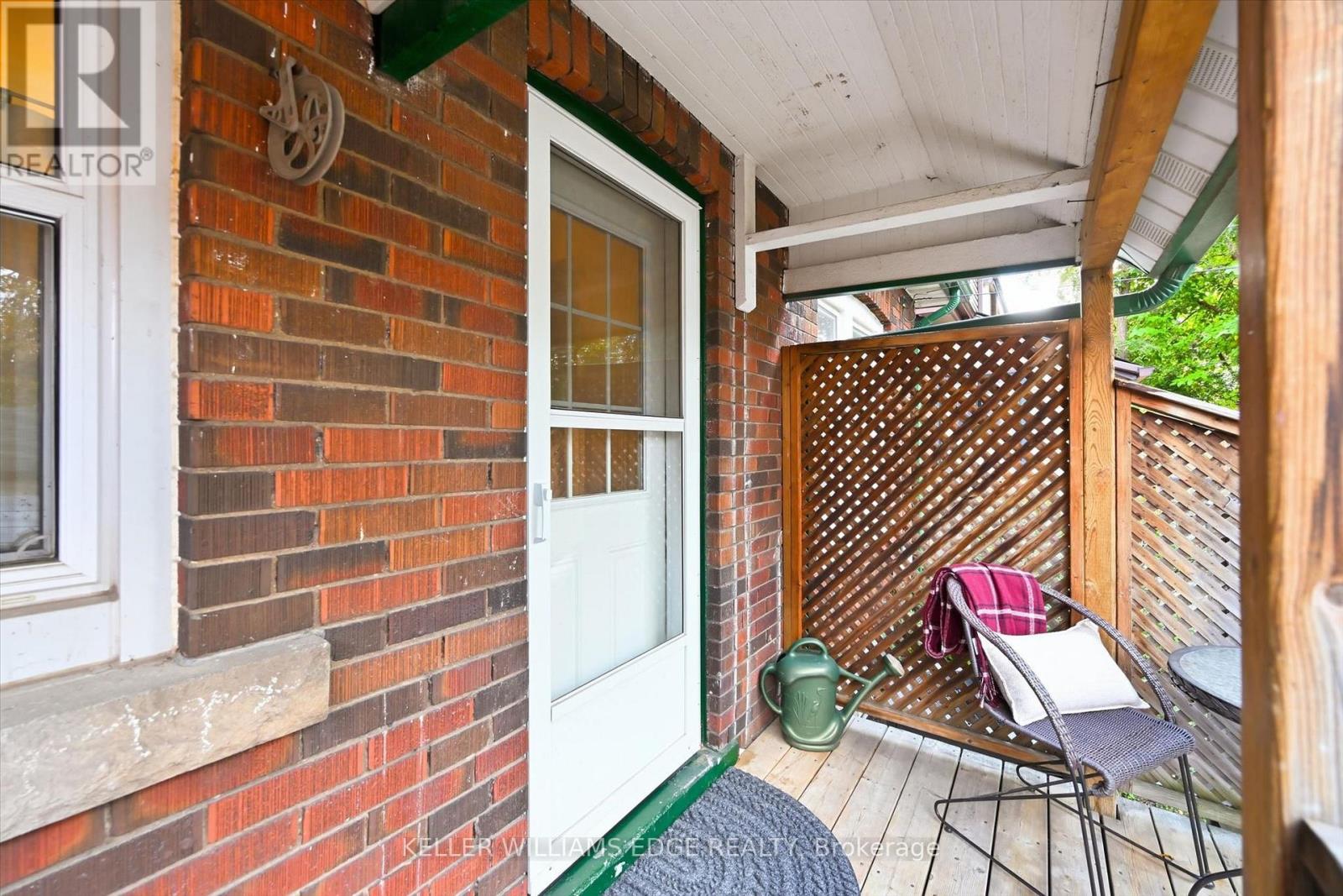 158 London Street S Property Photo 37