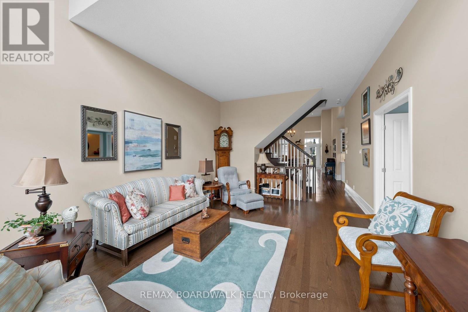 147 Oxford Street W Property Photo 7