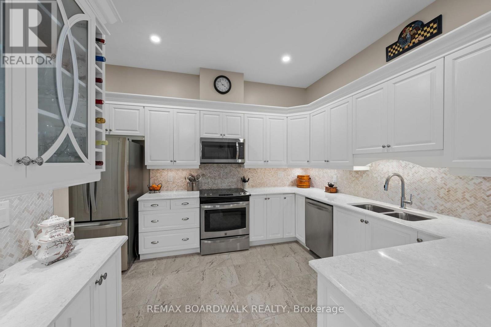 147 Oxford Street W Property Photo 8
