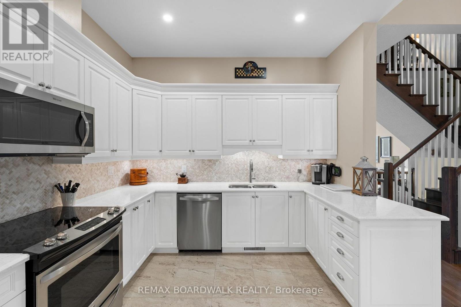 147 Oxford Street W Property Photo 9