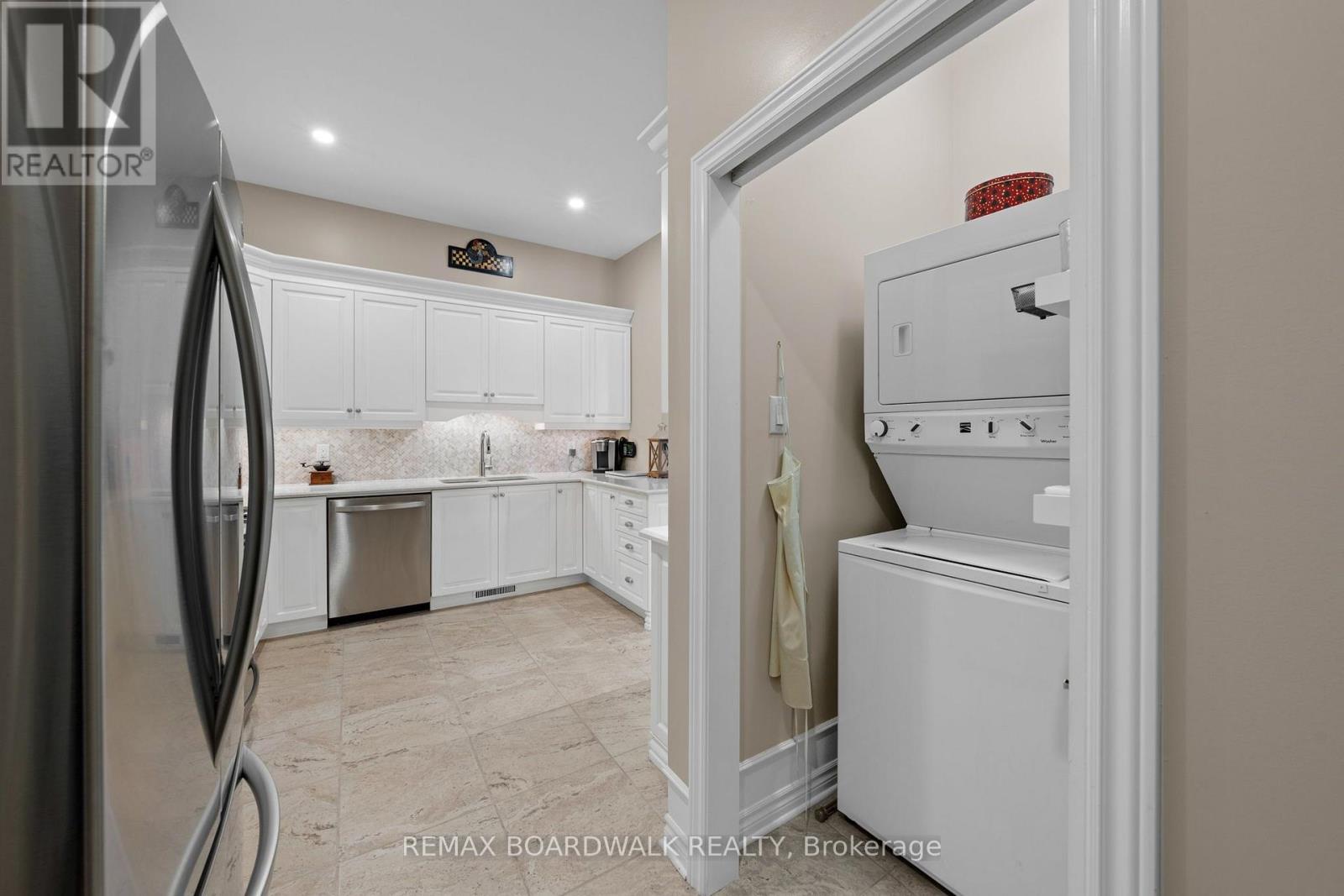 147 Oxford Street W Property Photo 13