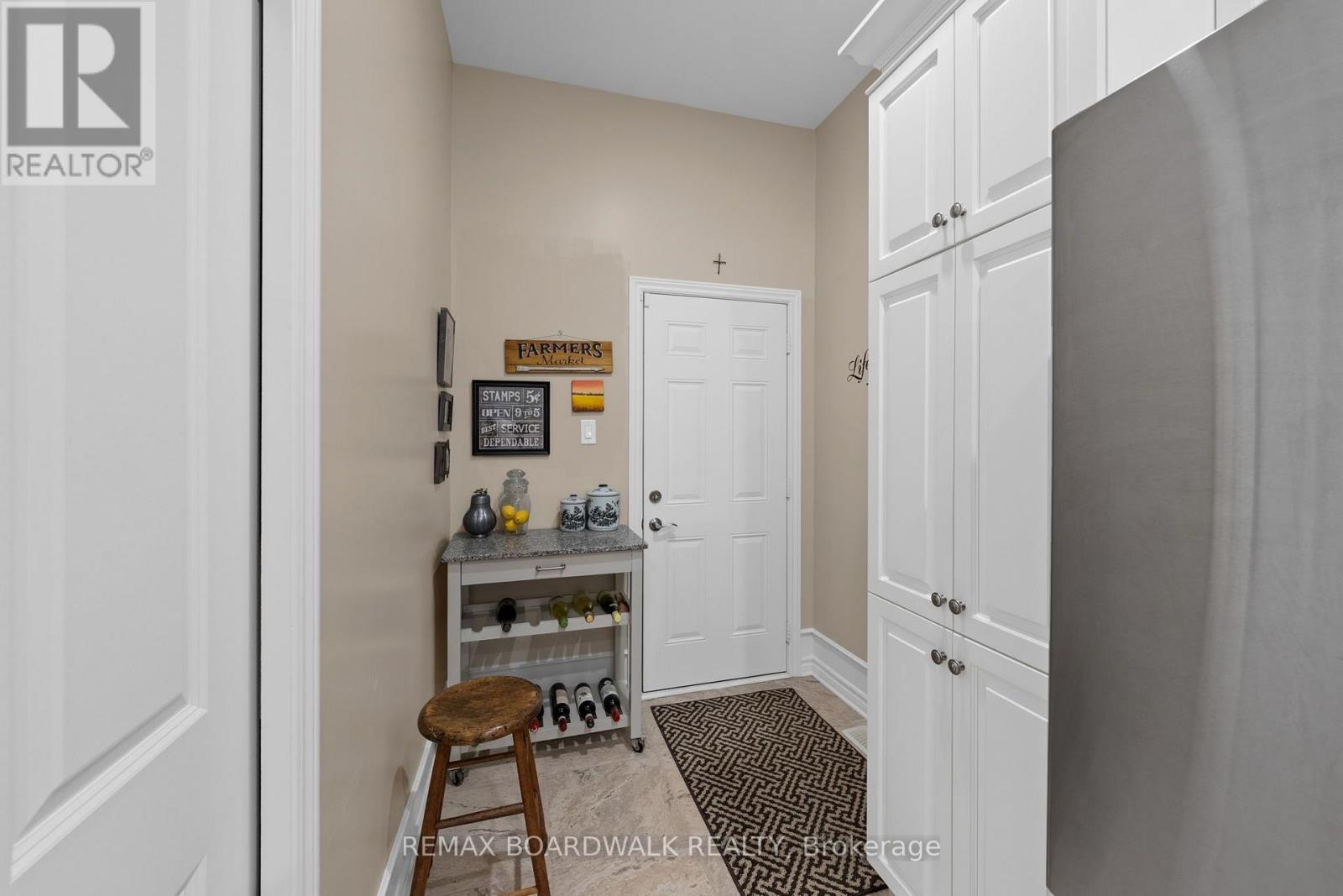 147 Oxford Street W Property Photo 14