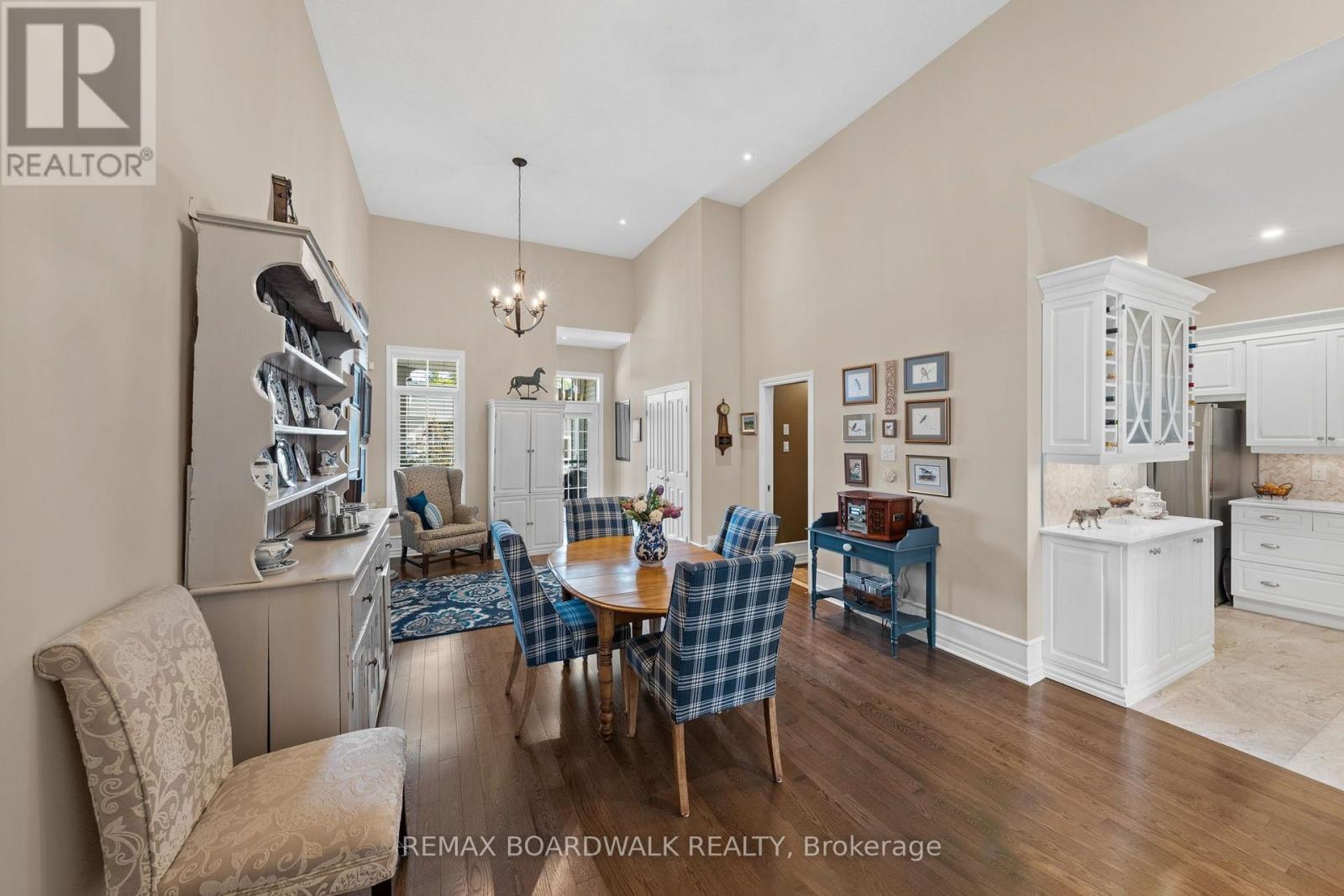 147 Oxford Street W Property Photo 17