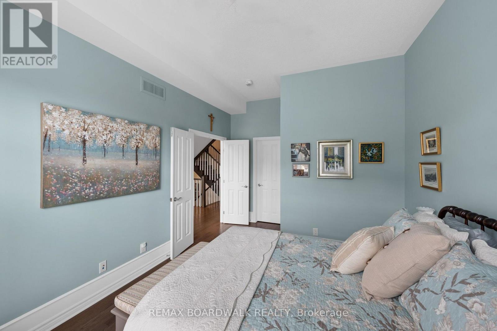 147 Oxford Street W Property Photo 21