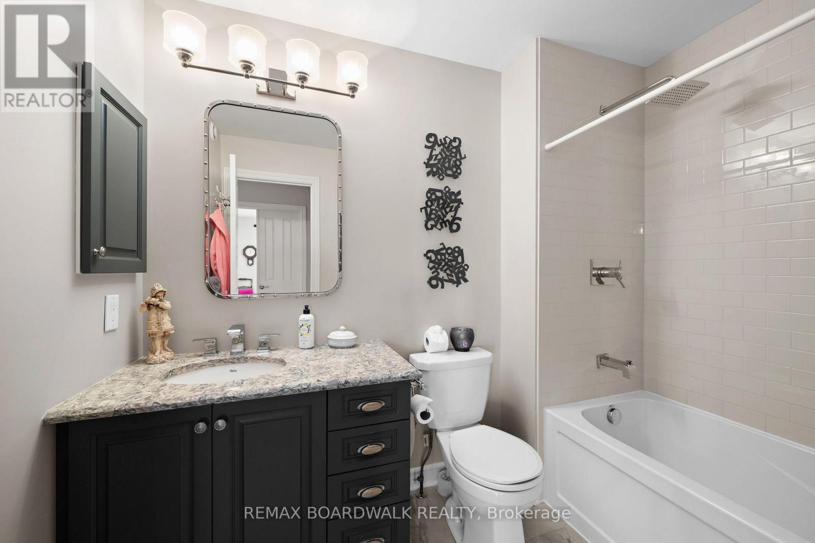 147 Oxford Street W Property Photo 30