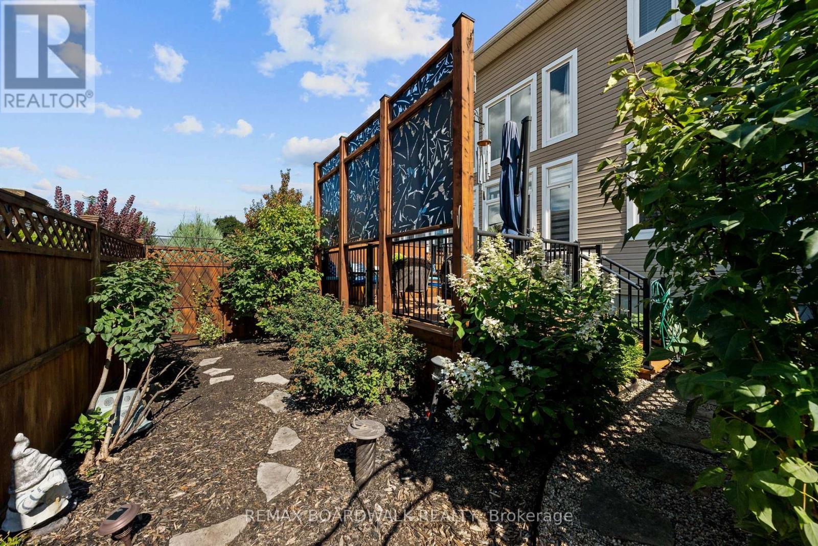 147 Oxford Street W Property Photo 42