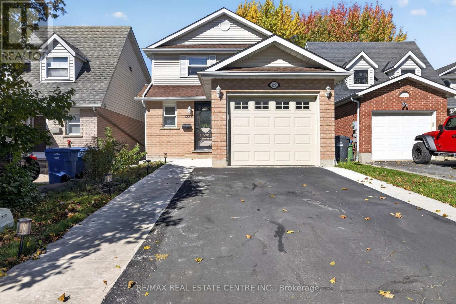 122 MOSS PLACE Property Photo 1