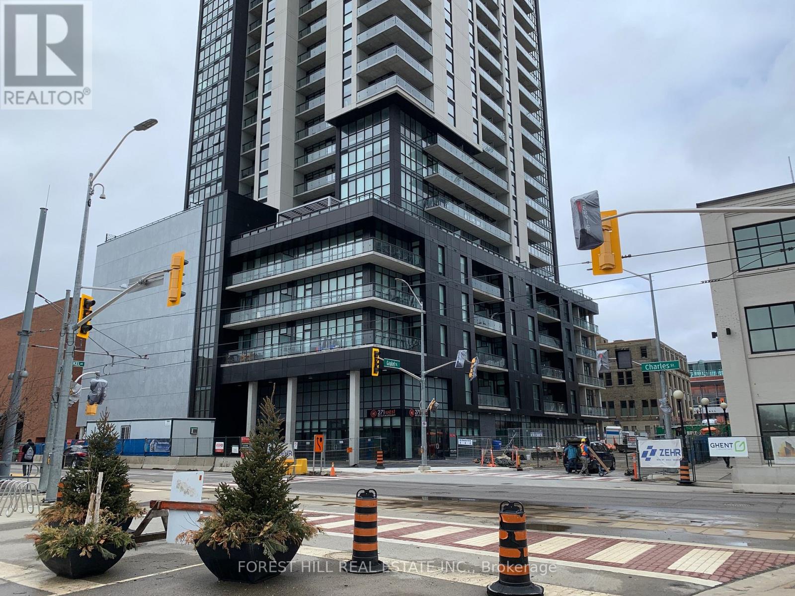 602 - 60 CHARLES STREET W Property Photo 1