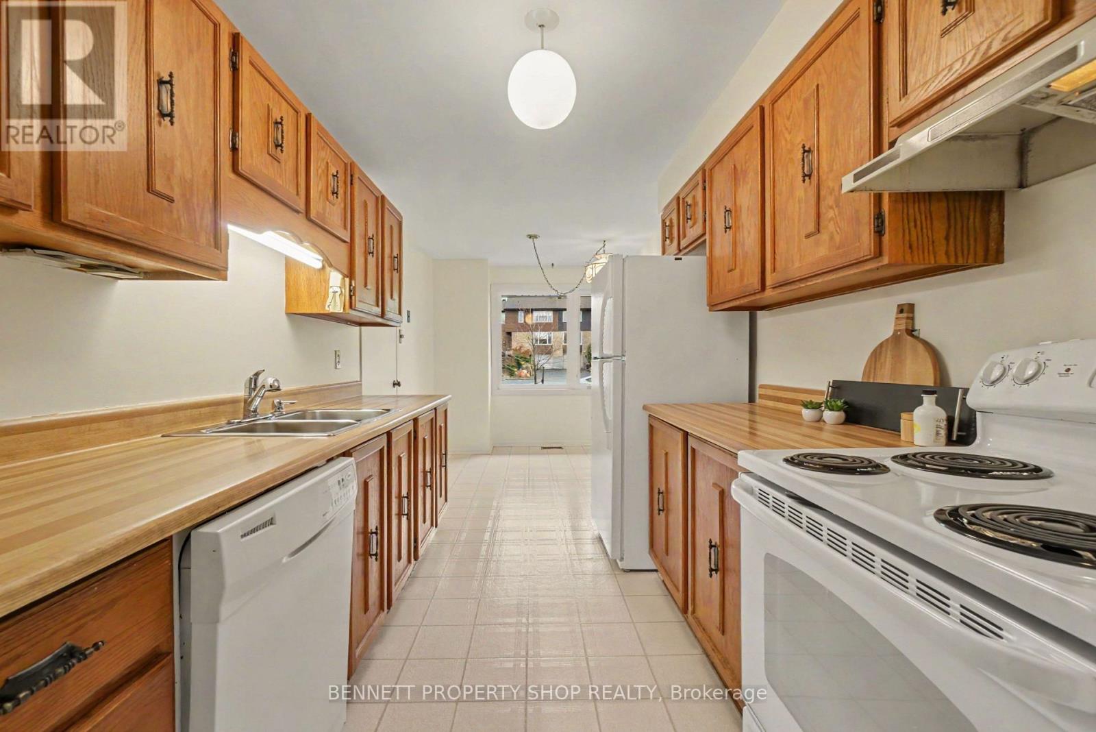 57 Sandhurst Court Property Photo 6