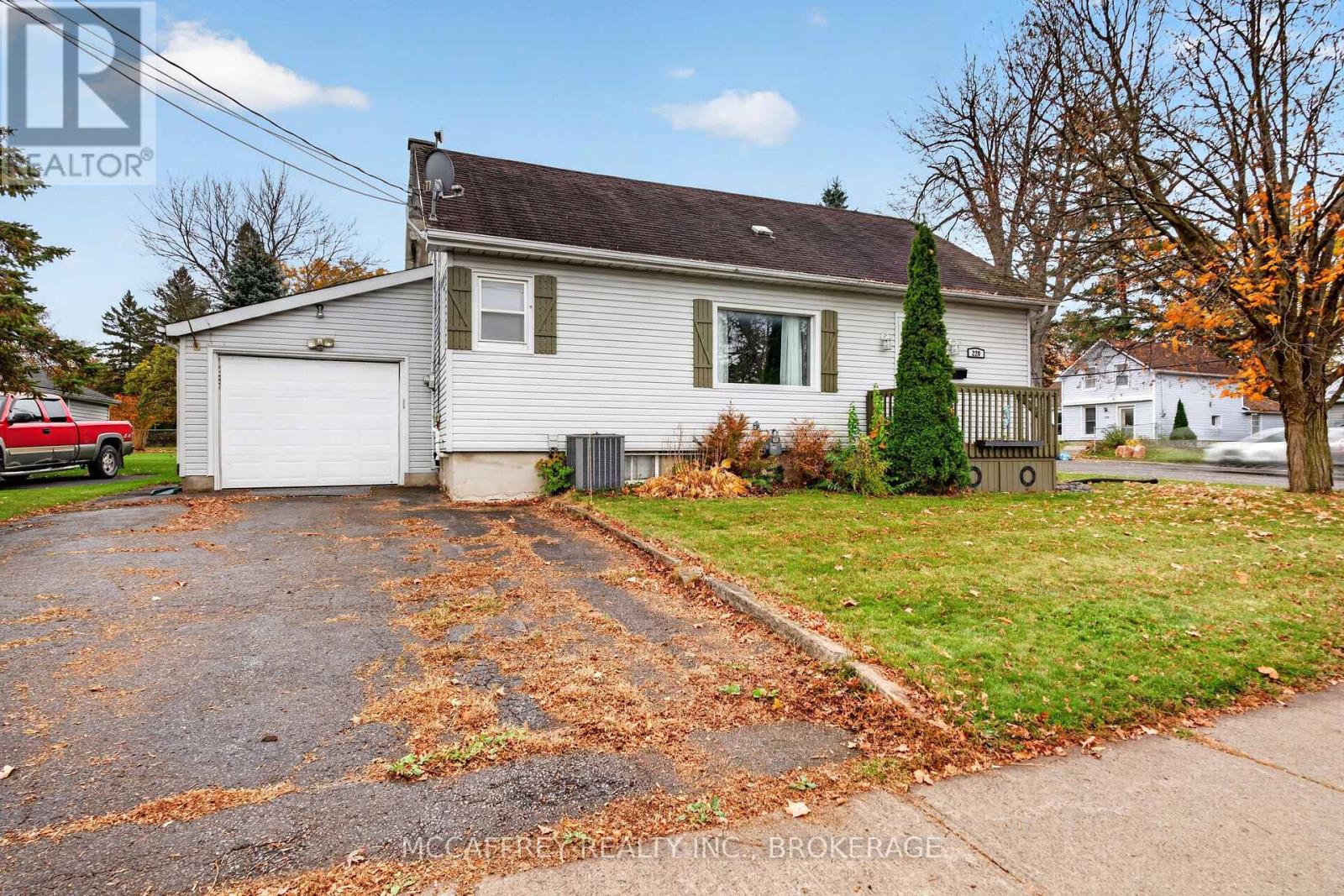 220 Thomas Street W Property Photo 1