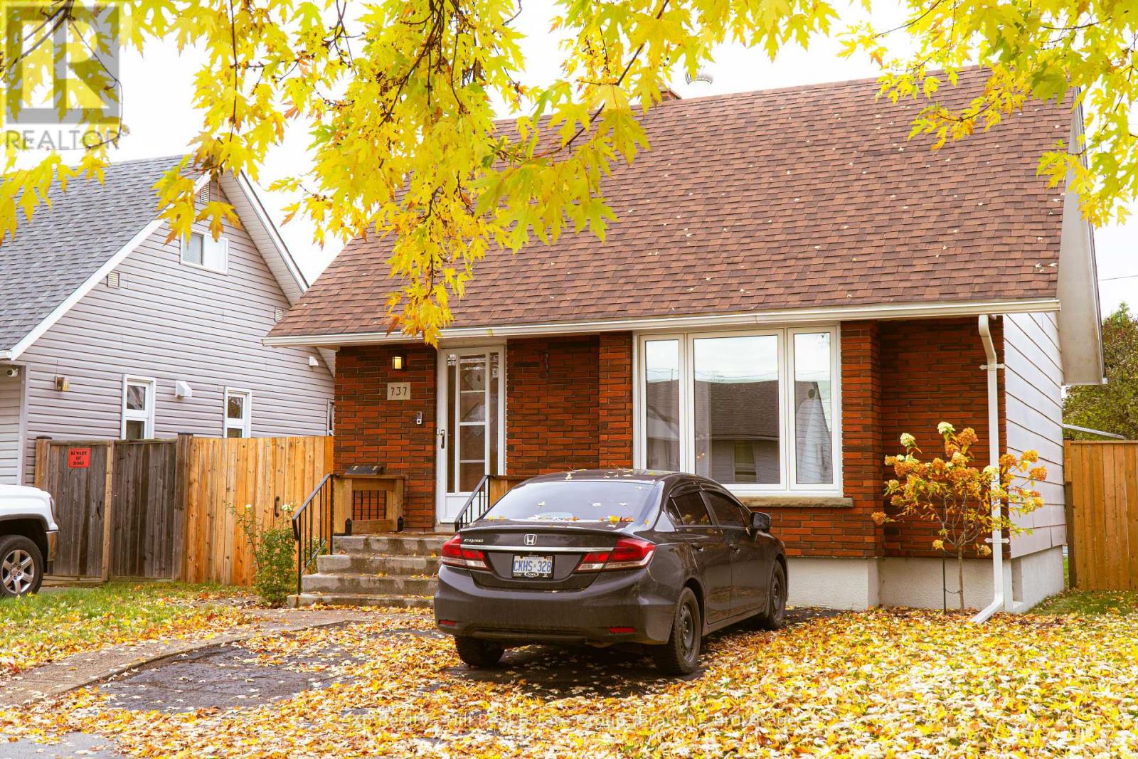 737 SYNDICATE AVENUE N Property Photo 1
