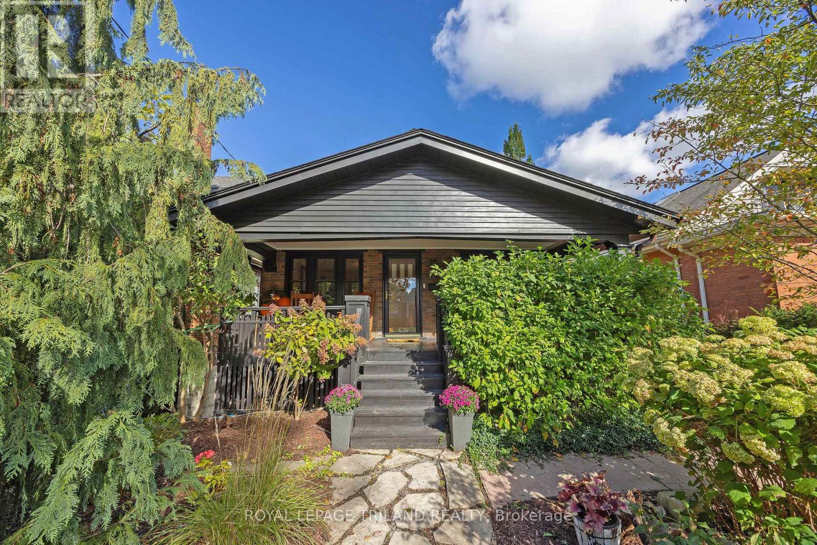 8 MCKENZIE AVENUE Property Photo 1