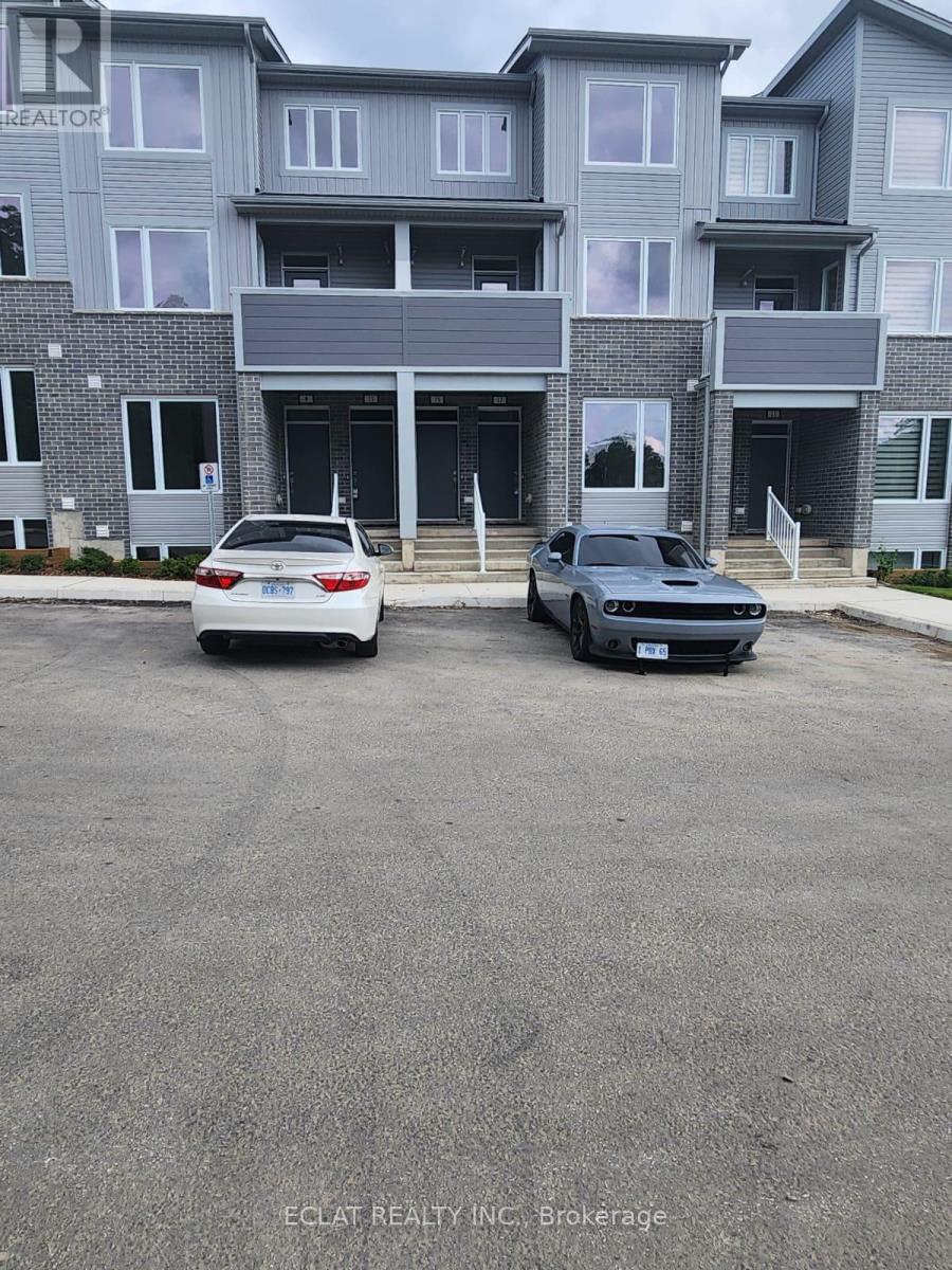15-990 DEVERON CRESCENT Property Photo 1