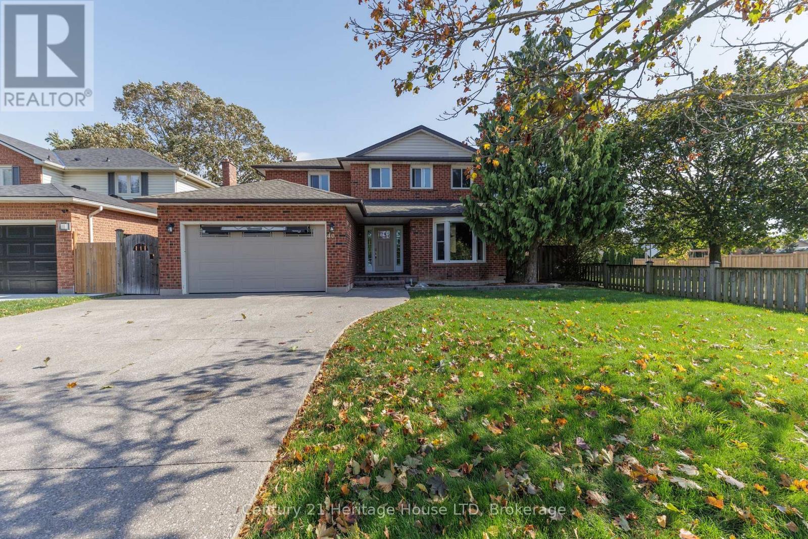 40 STRADA BOULEVARD Property Photo 1