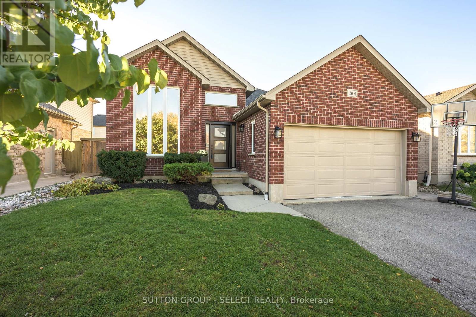 1801 Seymour Crescent Property Photo 2