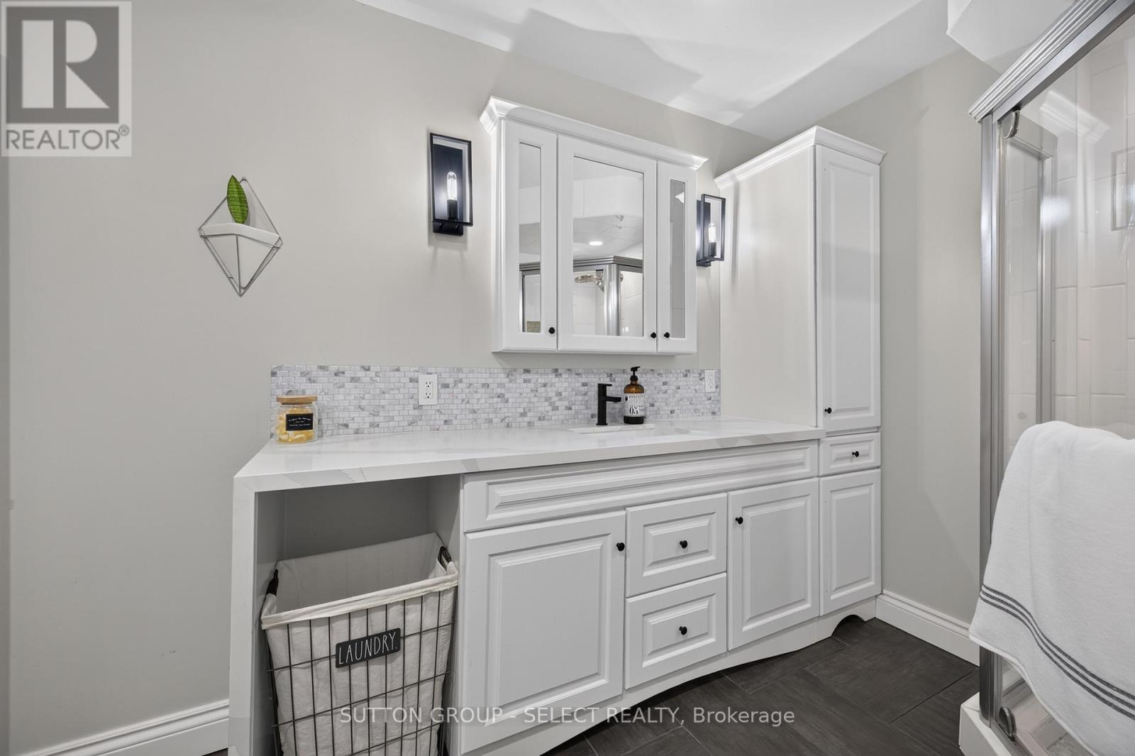 1801 Seymour Crescent Property Photo 33