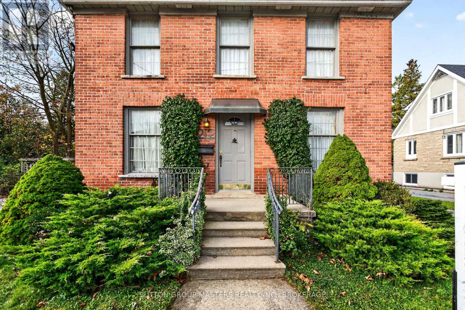 212 Macdonnell Street Photo de la propriété 1