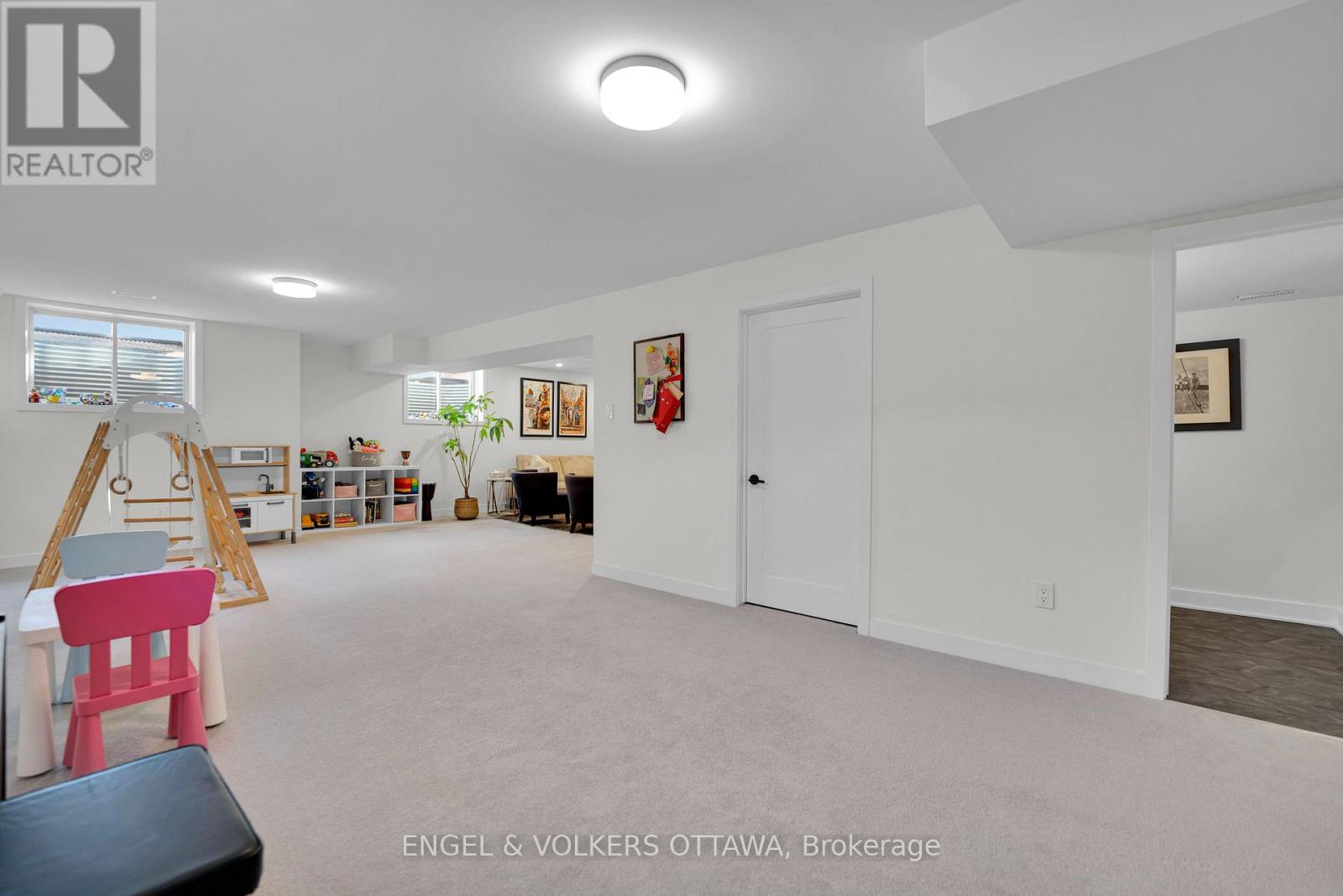 342 Finial Way Property Photo 32