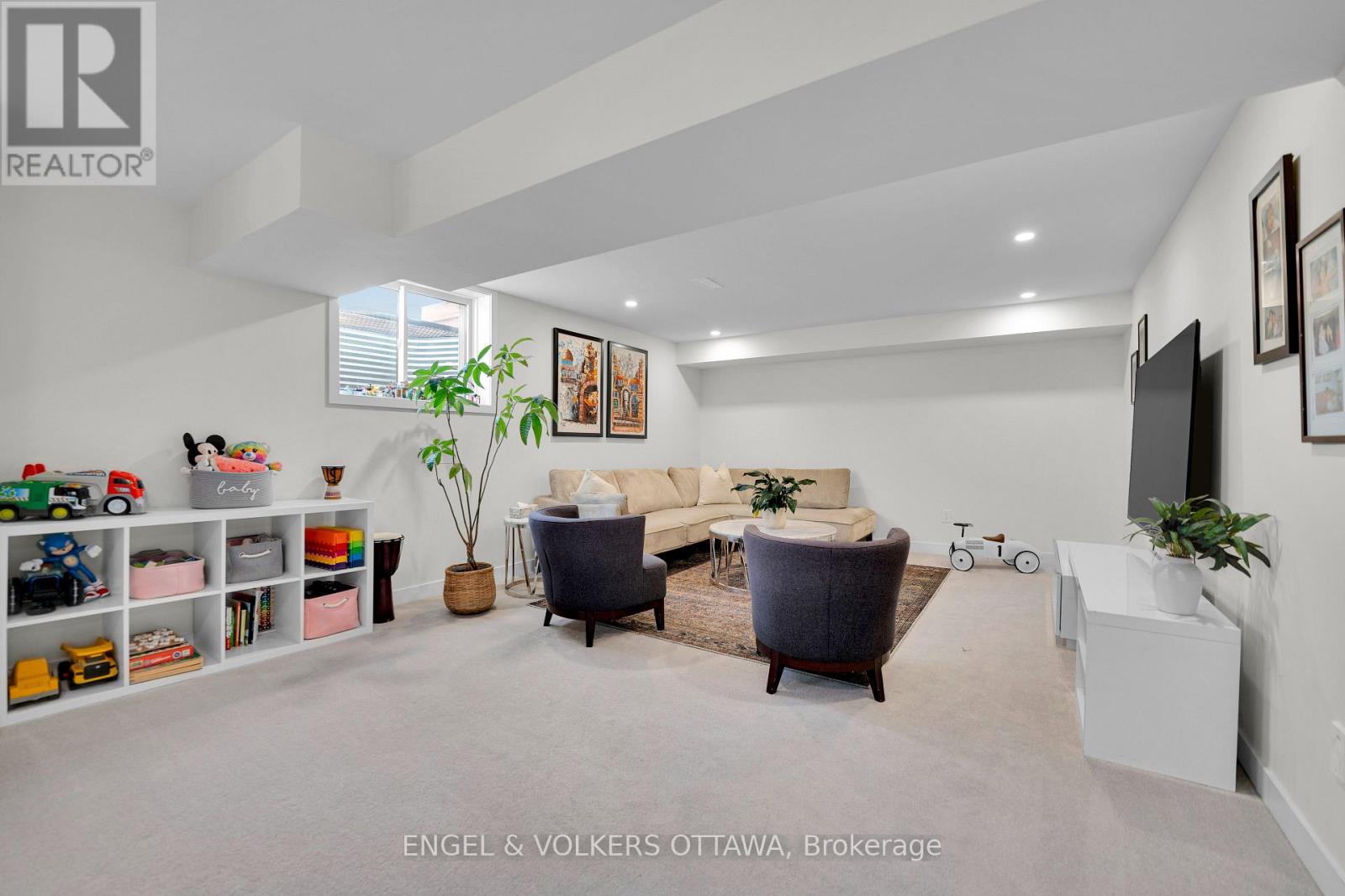 342 Finial Way Property Photo 33