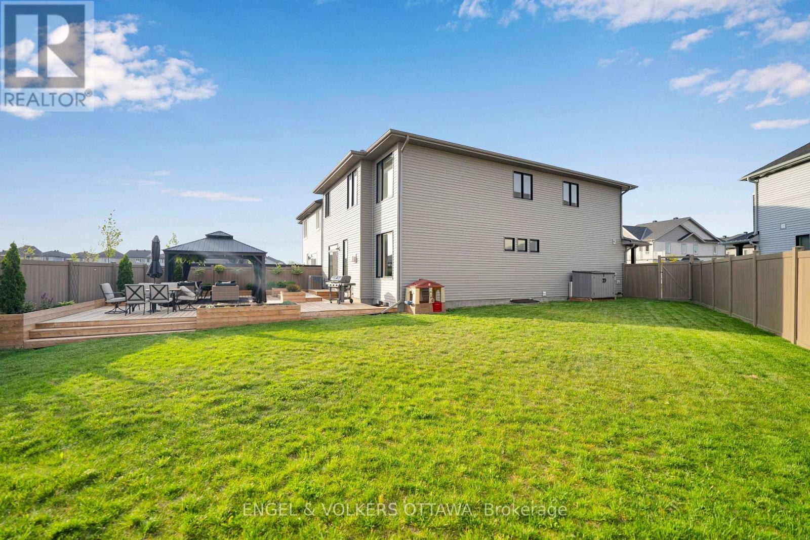 342 Finial Way Property Photo 38