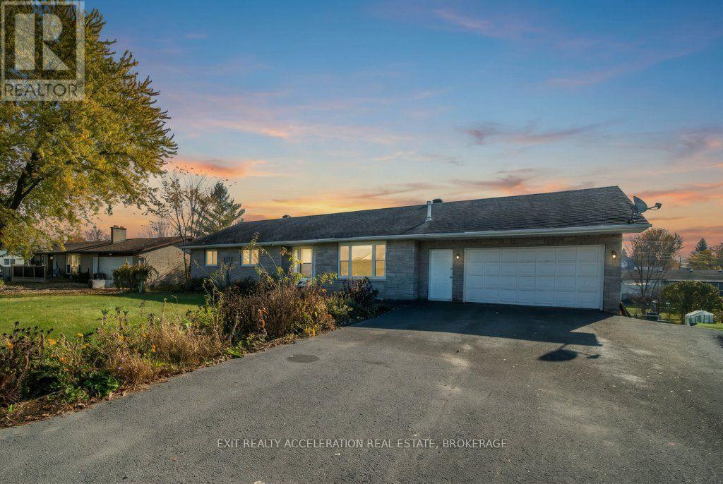 654 County Rd 1 E Property Photo 1