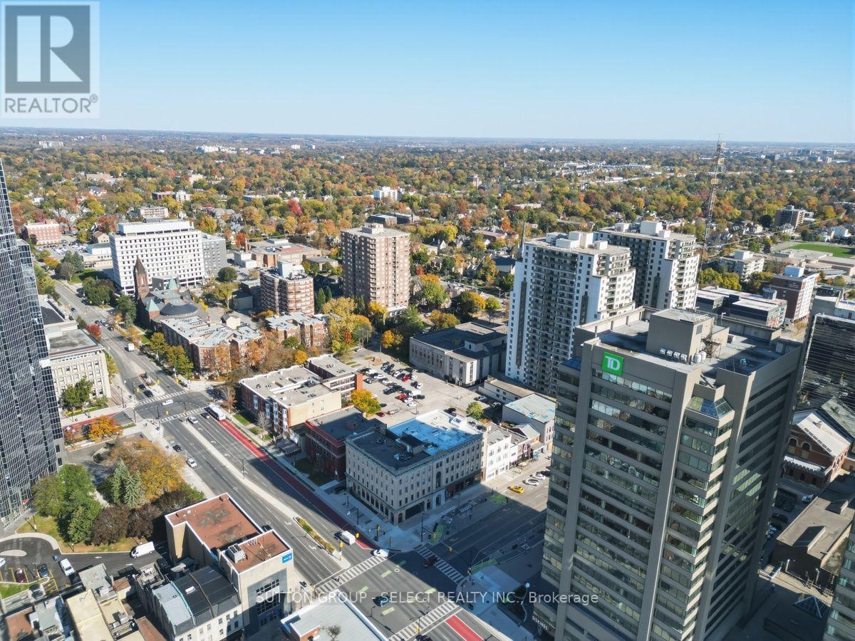203 - 272 Dundas Street Property Photo 4