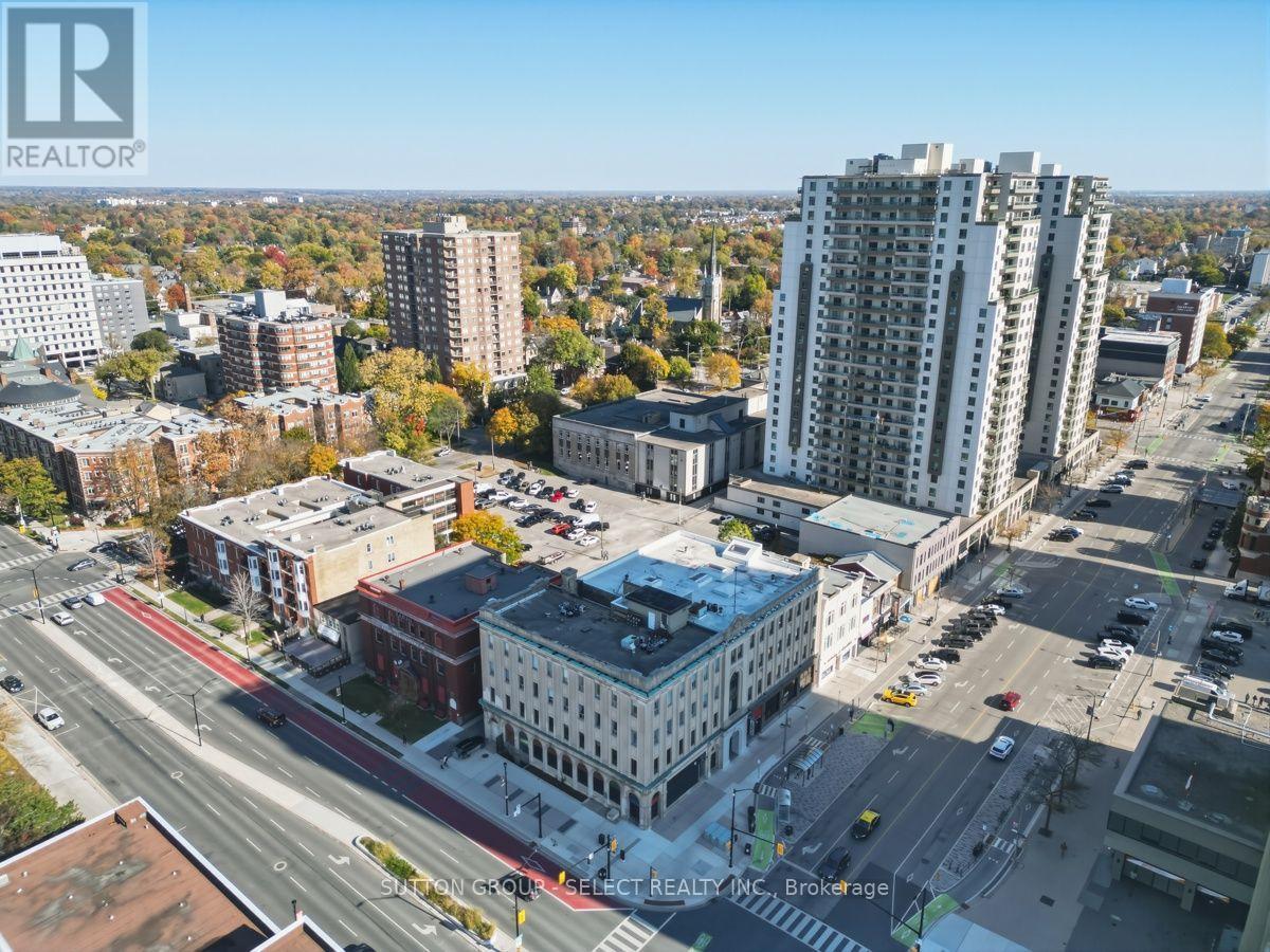 203 - 272 Dundas Street Property Photo 5