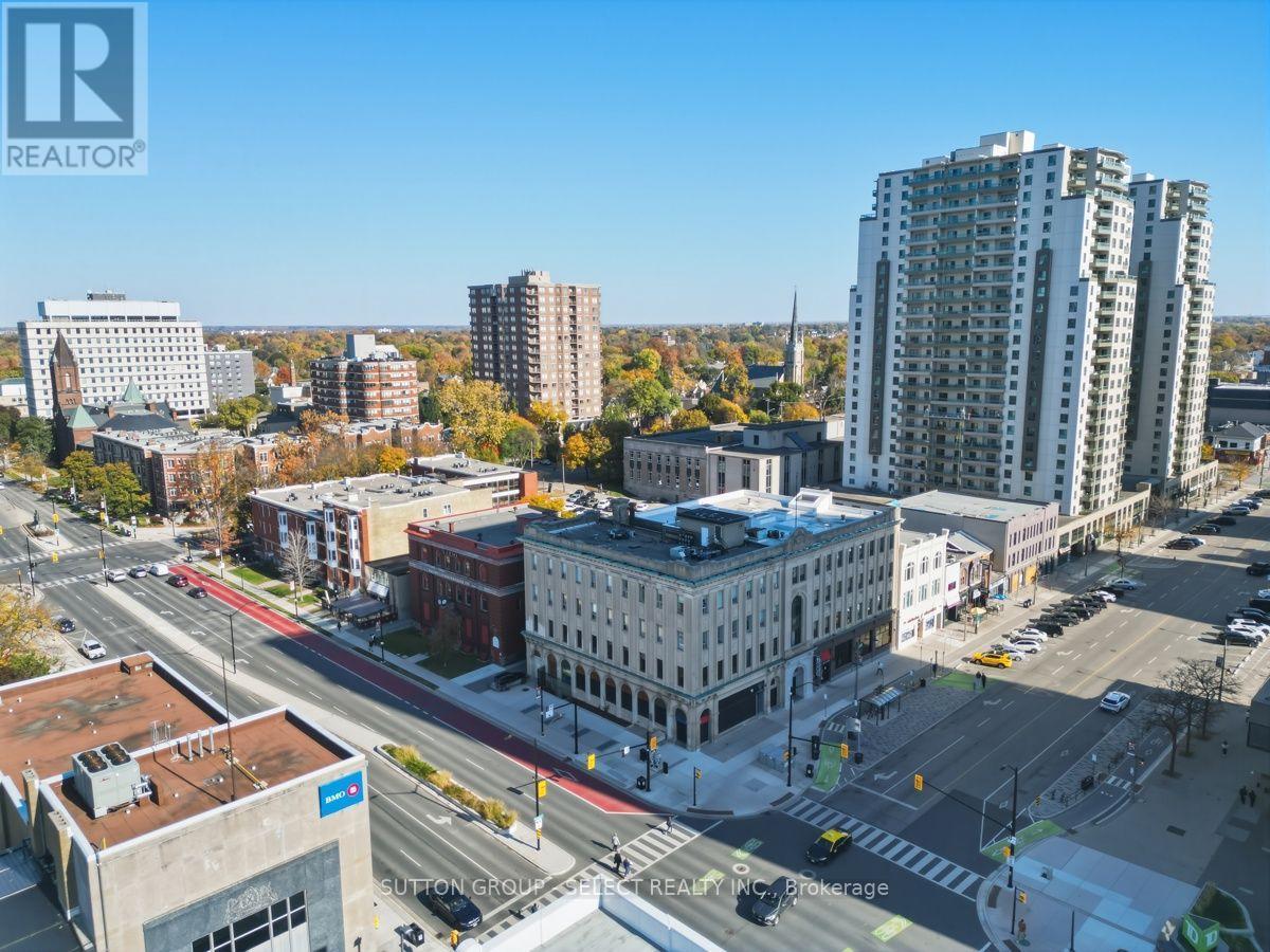 203 - 272 Dundas Street Property Photo 6