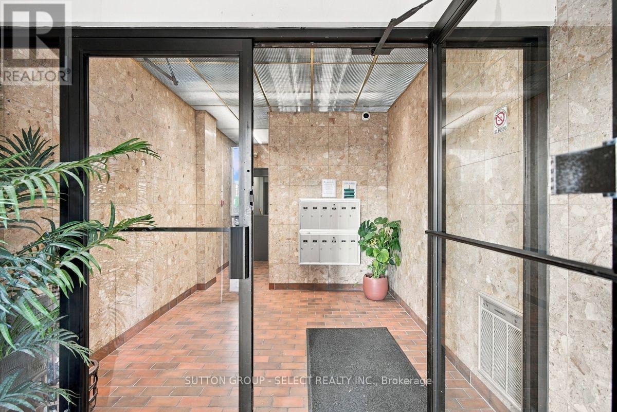 203 - 272 Dundas Street Property Photo 8
