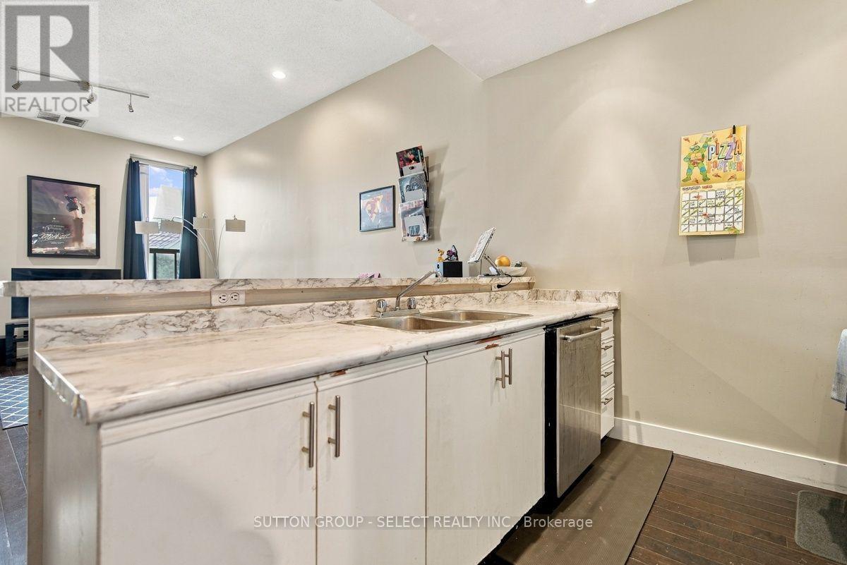 203 - 272 Dundas Street Property Photo 19