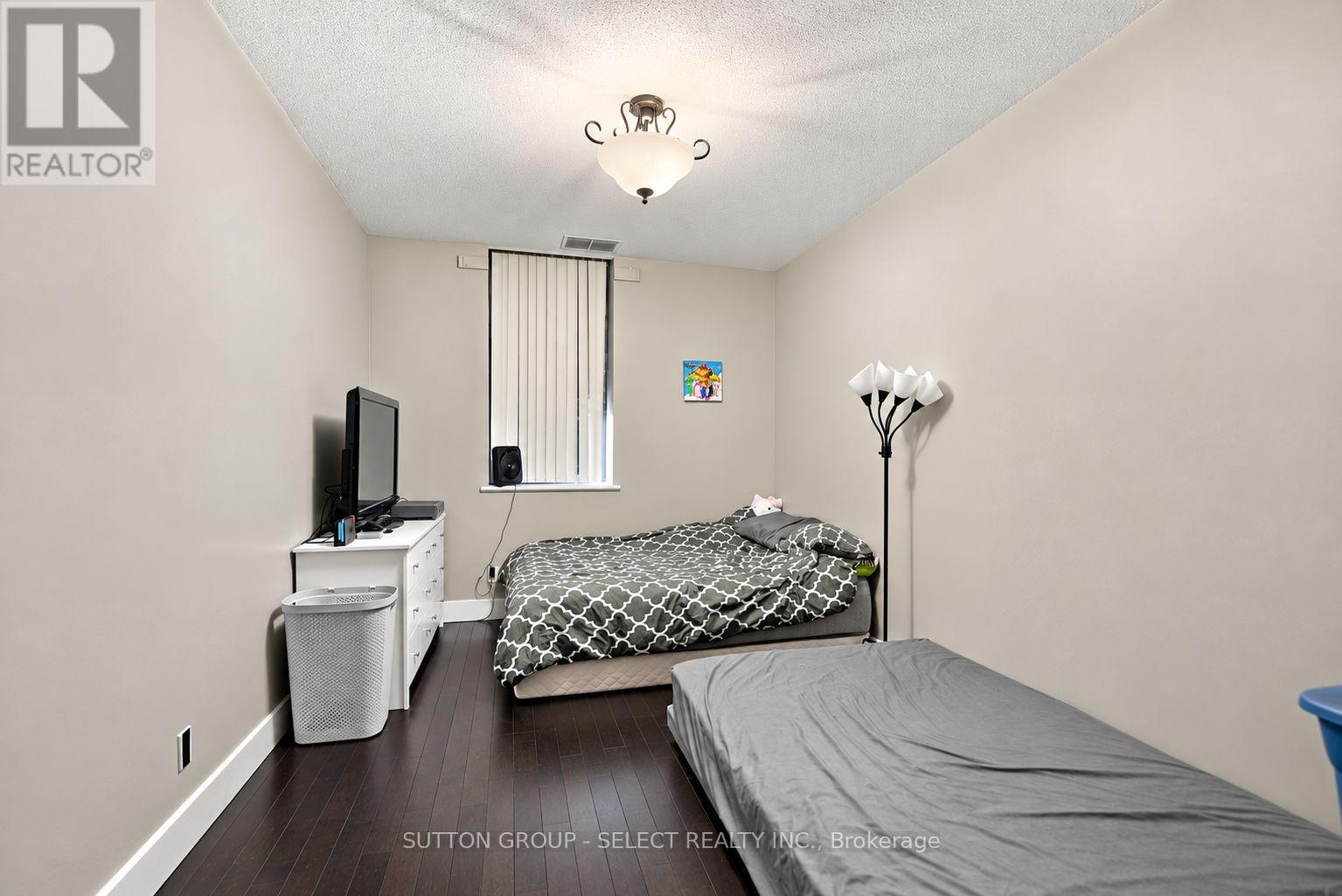 203 - 272 Dundas Street Property Photo 21