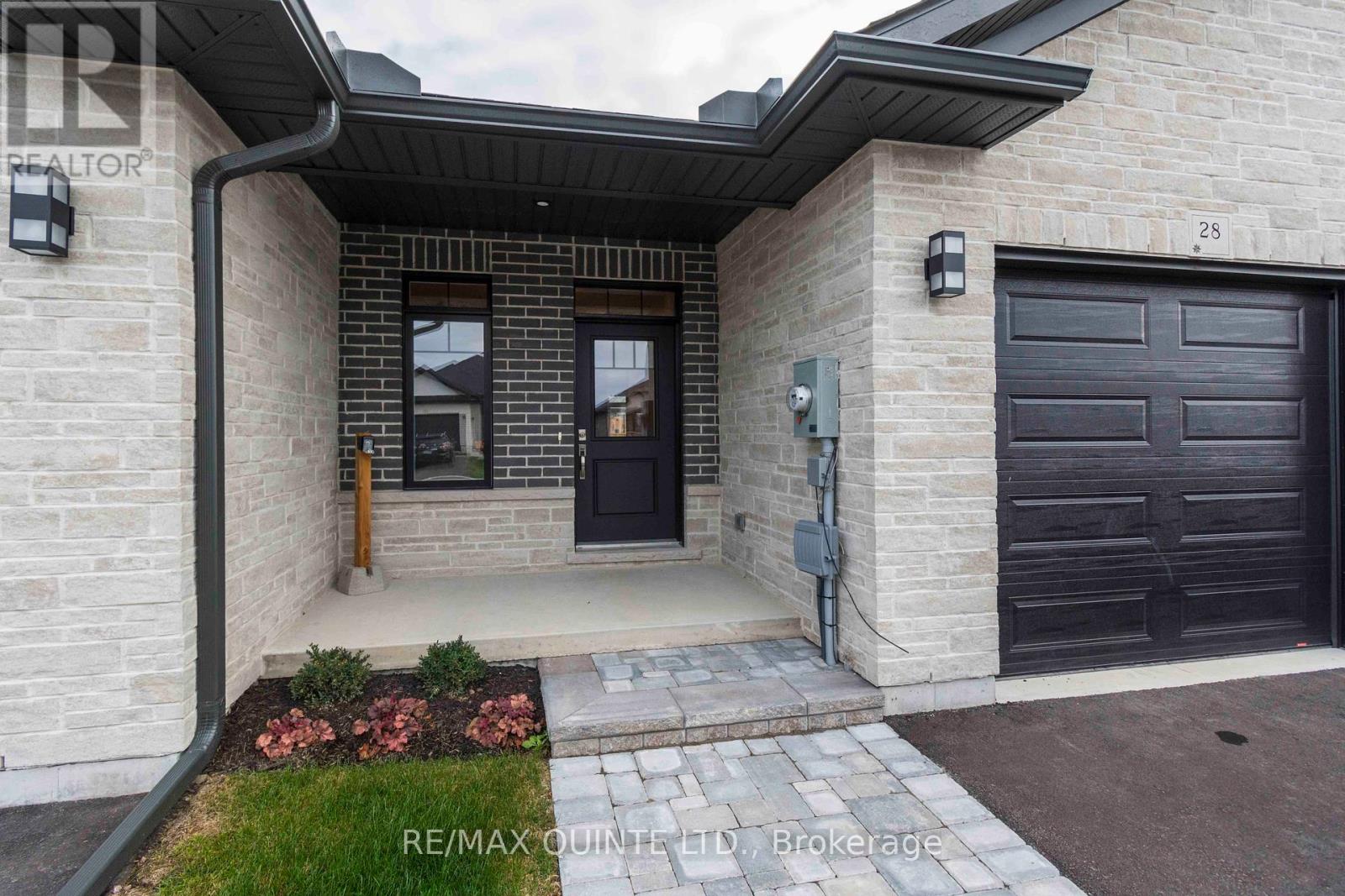 7 Vaughn Court Property Photo 2