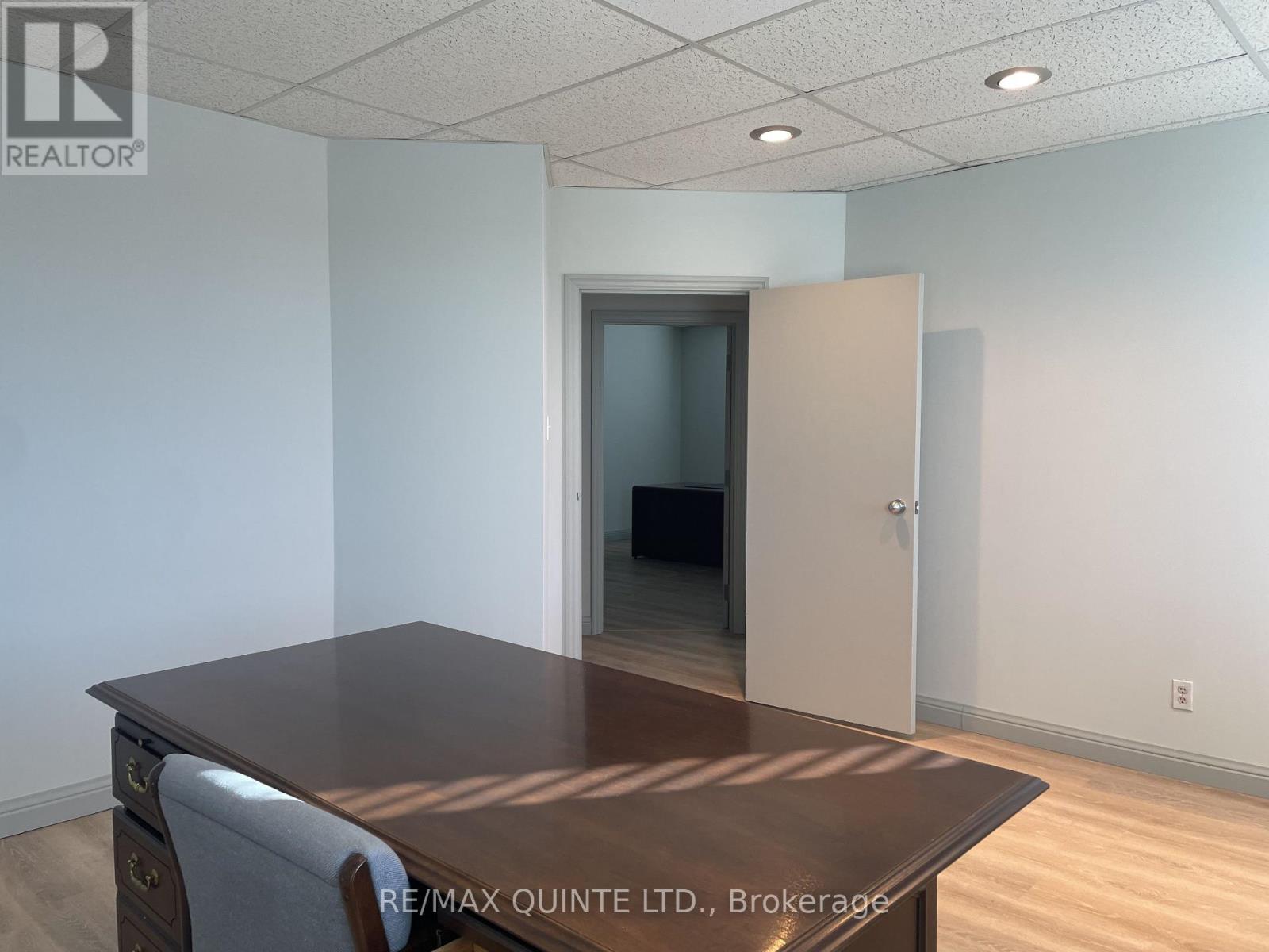 69-71 Dundas Street W Property Photo 38
