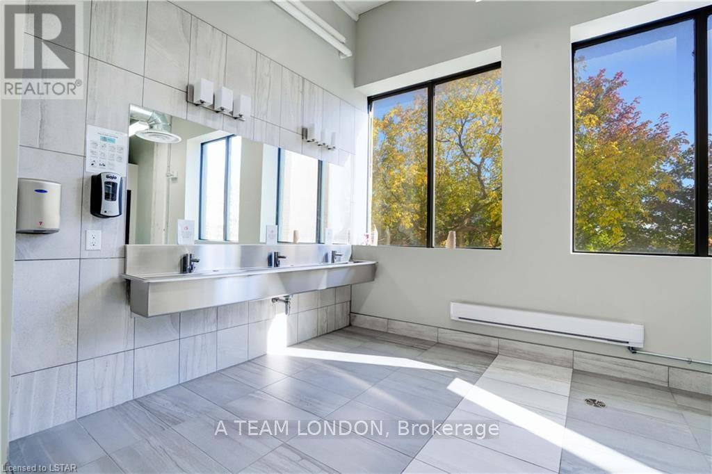 Multi - 300 Wellington Street Property Photo 29