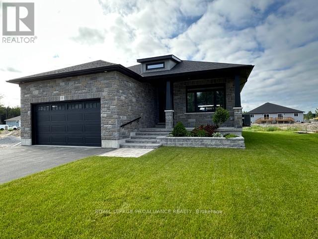 5 MACKENZIE JOHN CRESCENT Property Photo 1