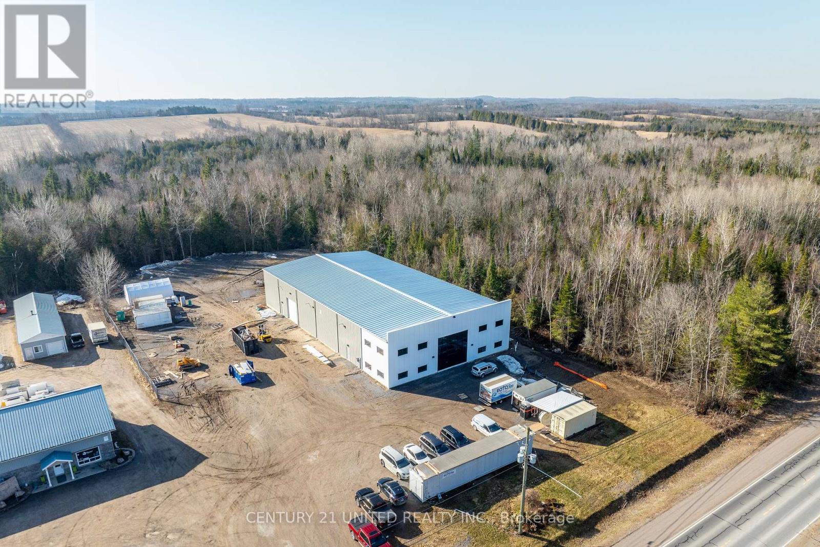 1565 8th Line Property Photo 3