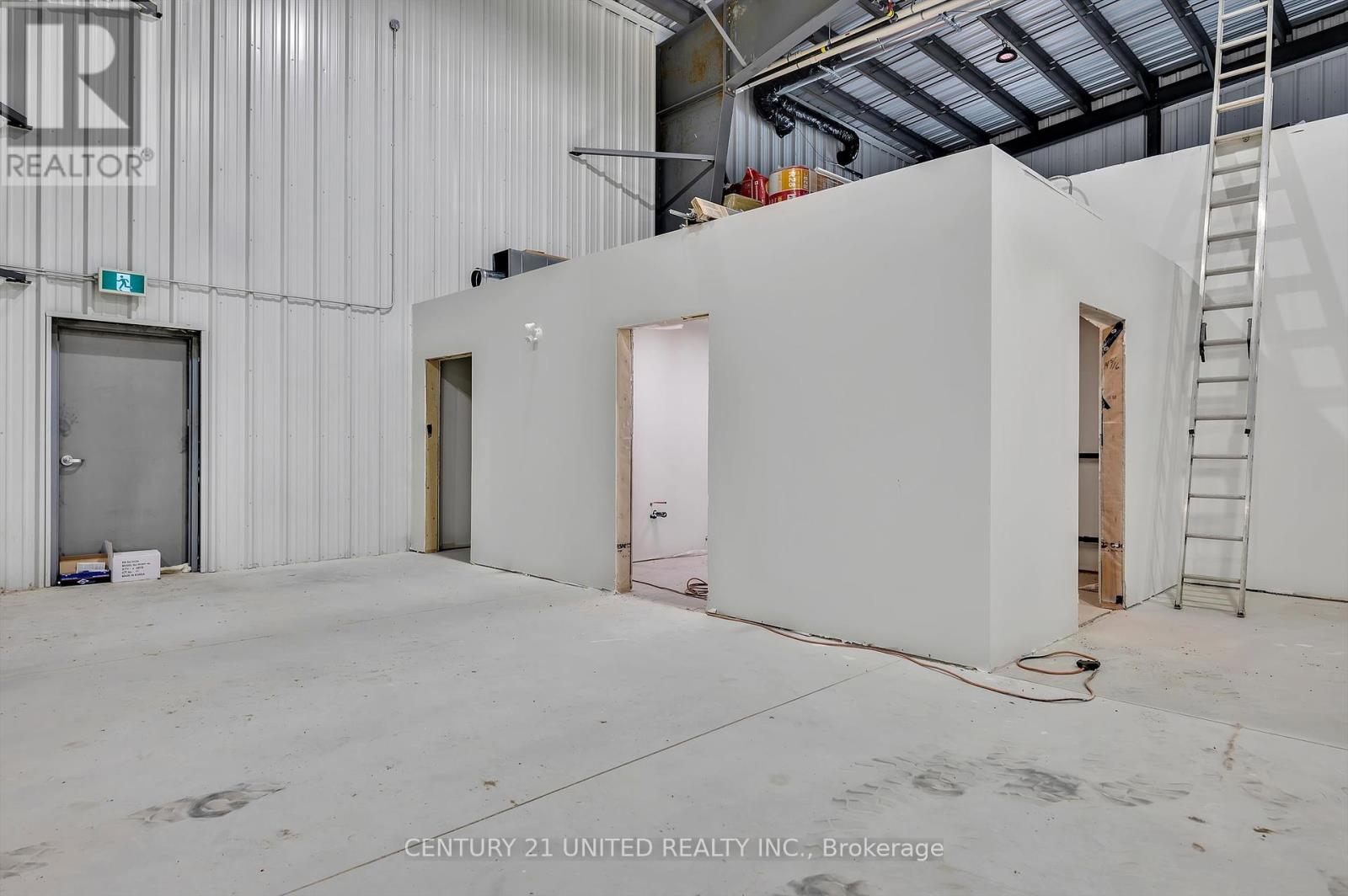 1565 8th Line Property Photo 29