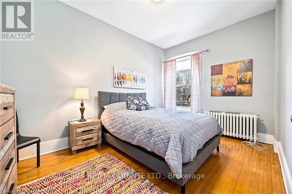 156 Bridge Street E Property Photo 4