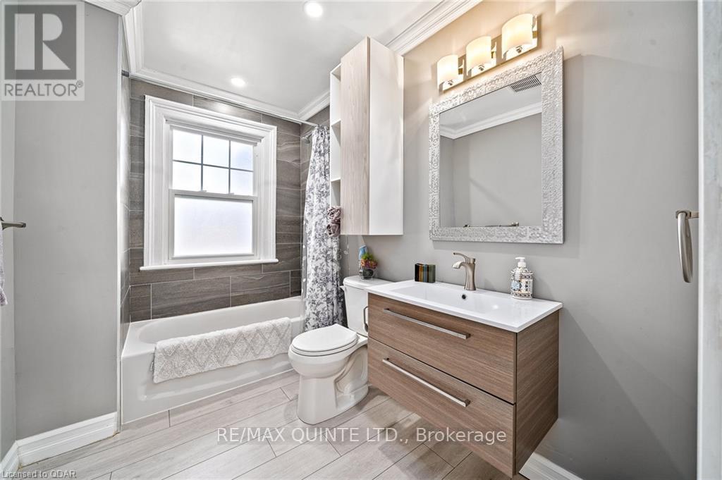156 Bridge Street E Property Photo 9