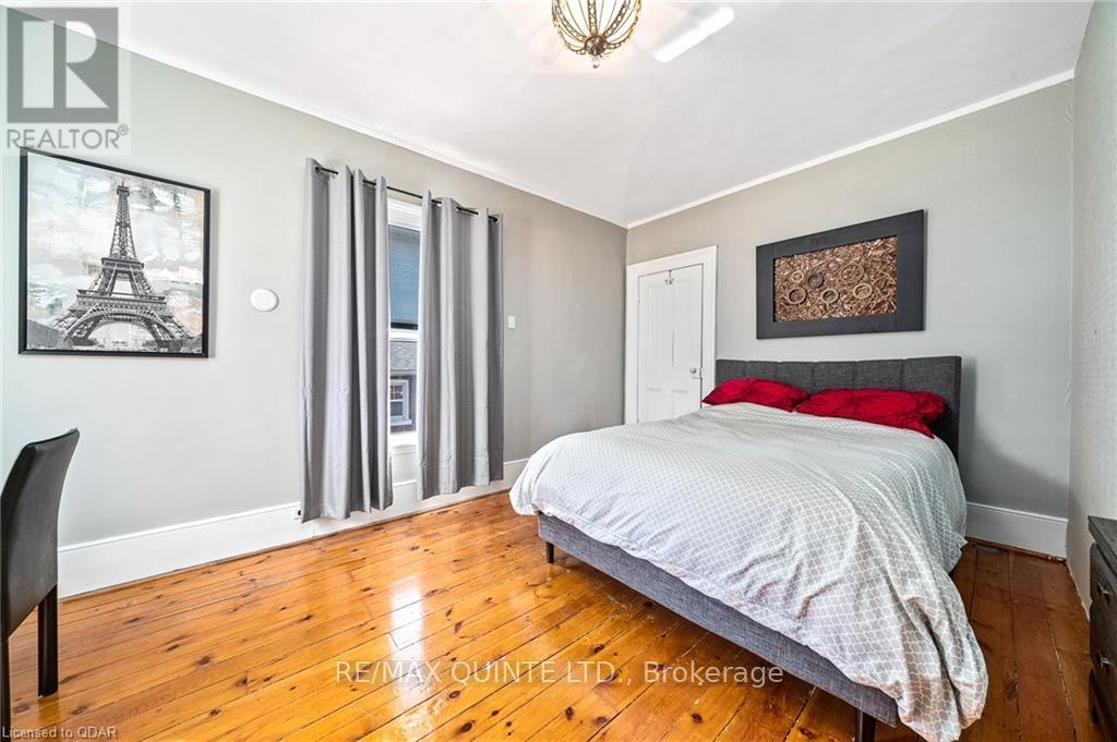 156 Bridge Street E Property Photo 11