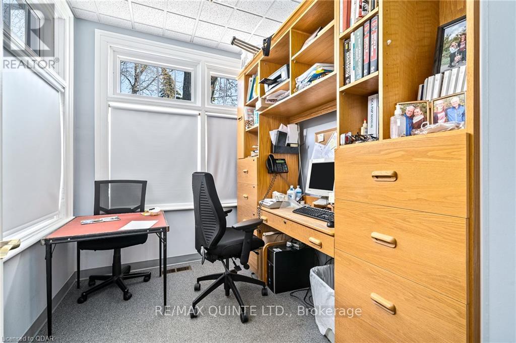 156 Bridge Street E Property Photo 12