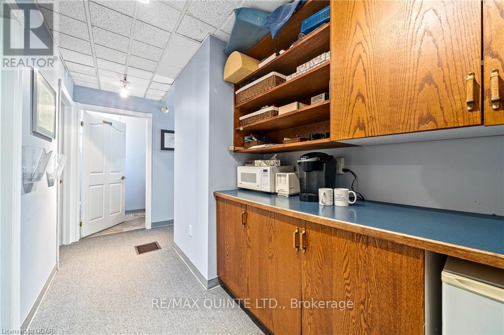 156 Bridge Street E Property Photo 14